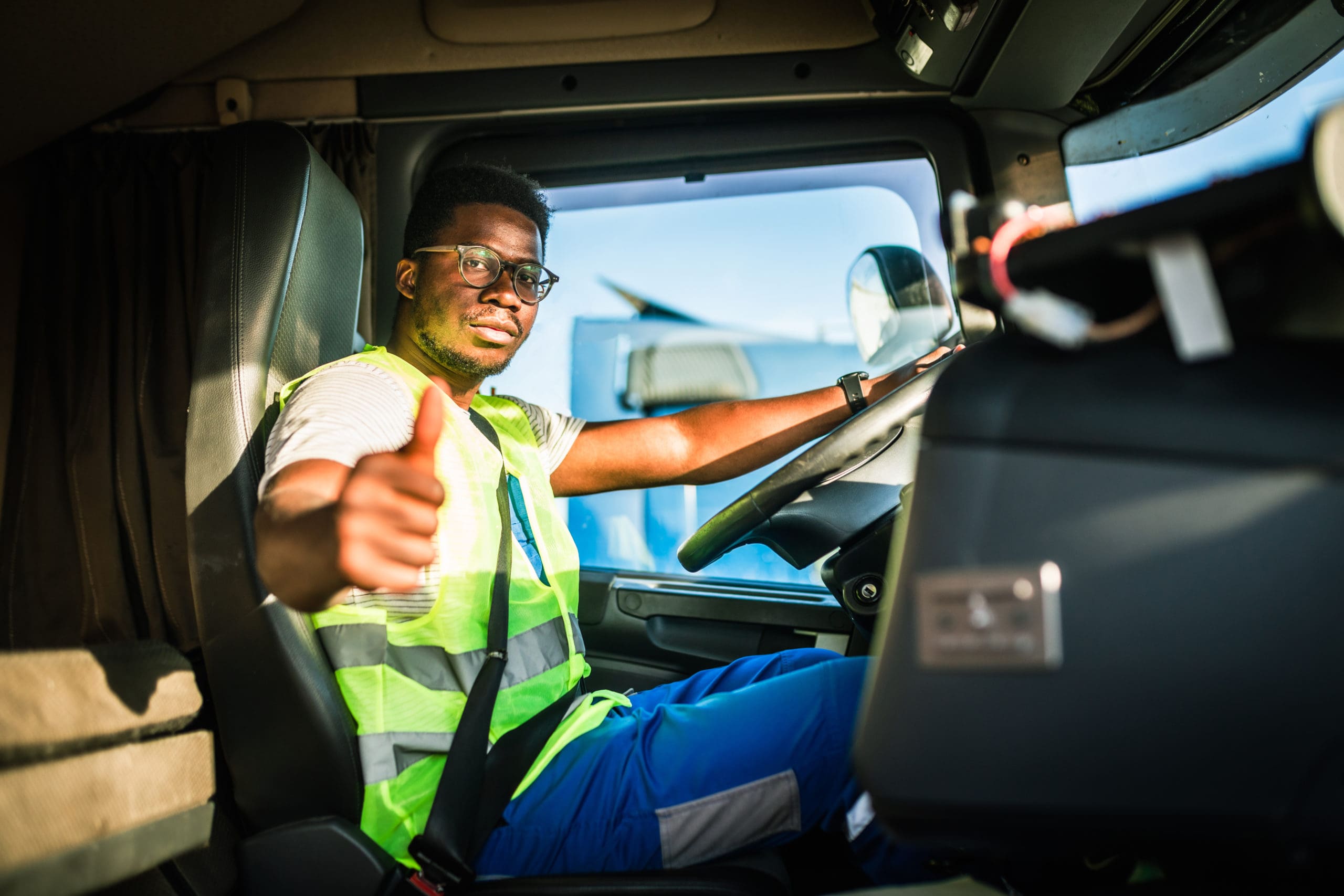 Professional tow truck driver helping local drivers in Elizabethtown KY
